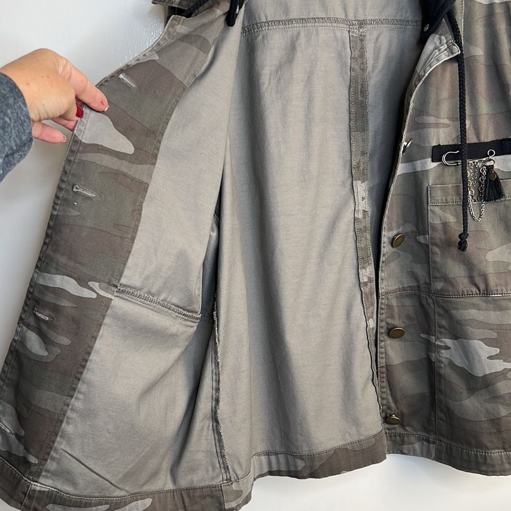 Camo Embellished Utility Jacket - Picture 9 of 15